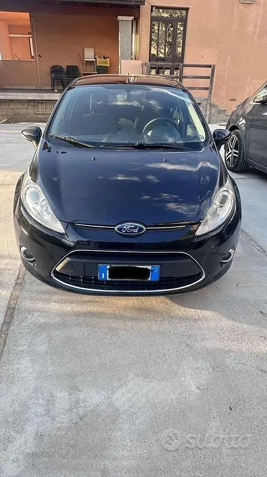 Usata Ford Fiesta Titanium 71 CV (52 kW) 2012 Nero Utilitaria