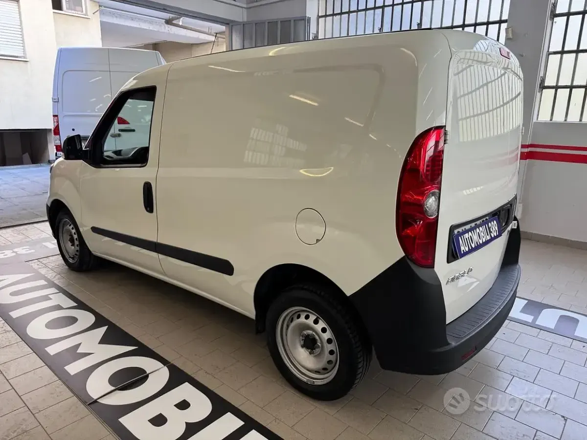 Usata Fiat Doblò Business 105 CV (77 kW) 2022 Bianco Monovolume