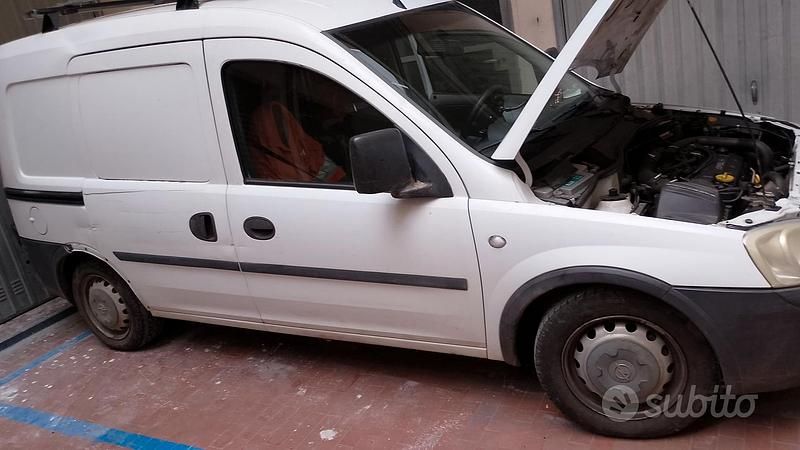 Usata Opel Combo 60 CV (44 kW) 2004 Bianco Monovolume