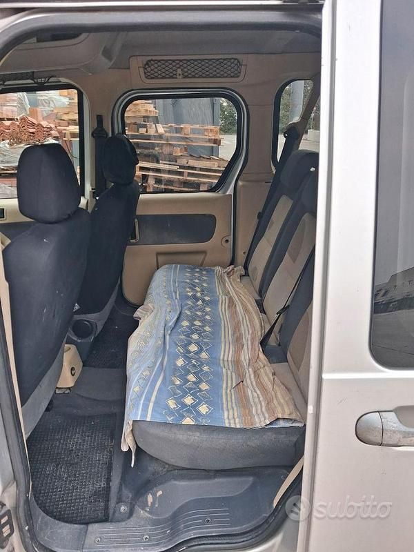 Usata Ford Tourneo Connect 90 CV (66 kW) 2007 Grigio Monovolume