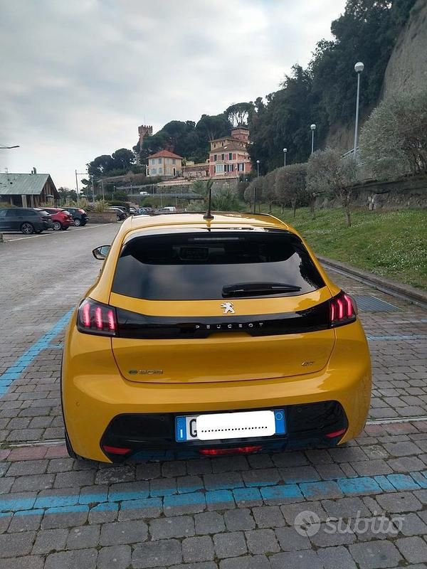 Usata Peugeot 208 100 kW (136 CV) 2022 Giallo Utilitaria