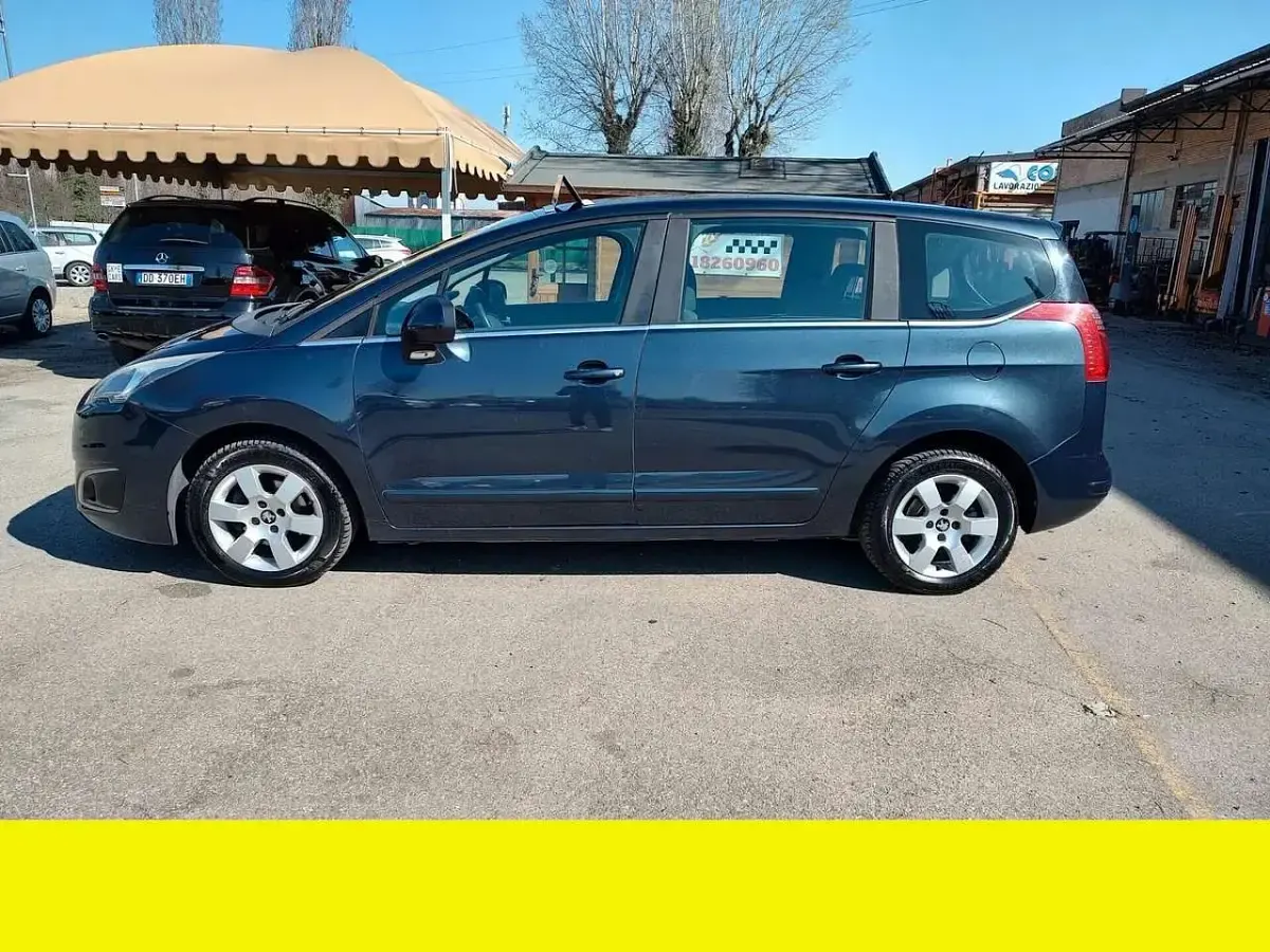 Usata Peugeot 5008 Business-Line 114 CV (83 kW) 2014 Other Monovolume