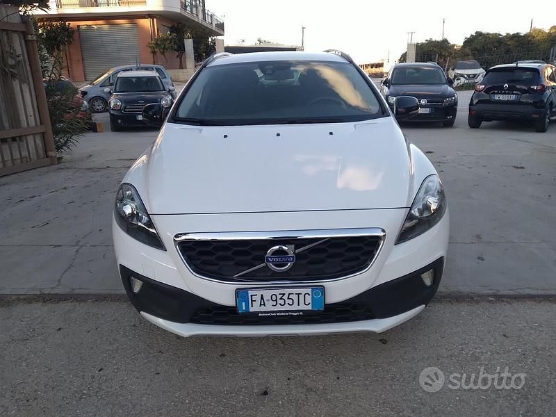 Usata Volvo V40 CC Momentum 120 CV (88 kW) 2015 Bianco Station wagon