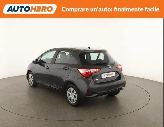 Usata Toyota Yaris Active 73 CV (53 kW) 2018 Grigio
