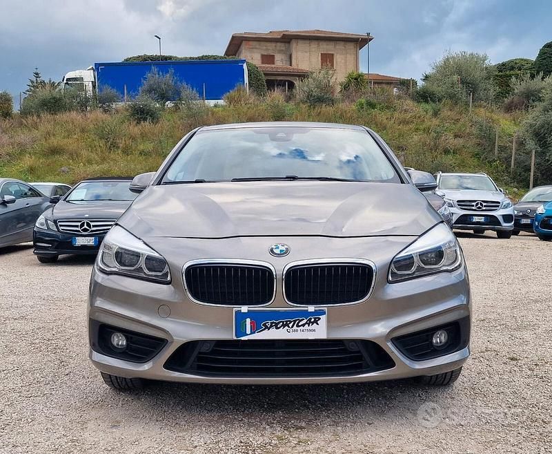 Begagnad BMW 220 Efficient Dynamics 190 HK (139 kW) 2015 Brun Minibuss