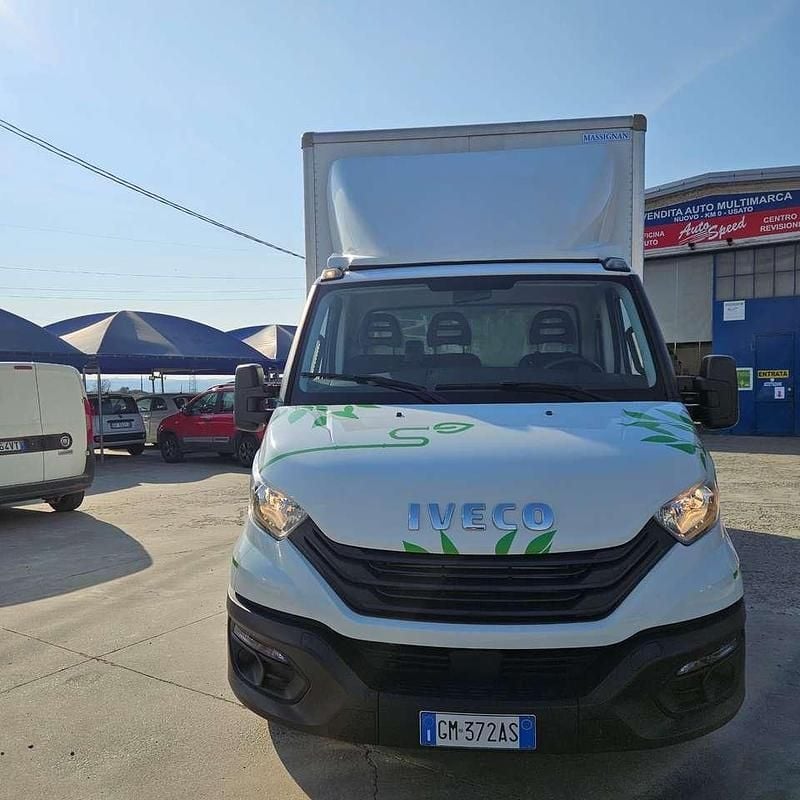 Usata Iveco Daily 136 CV (100 kW) 2022 Bianco Furgone