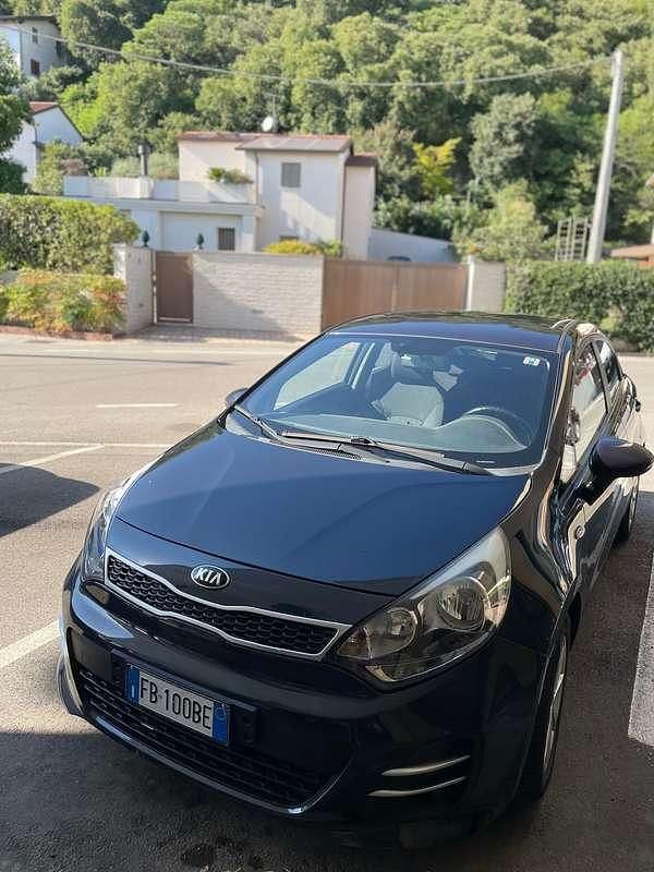 Usata Kia Rio Active 75 CV (55 kW) 2015 Blu/azzurro Berlina