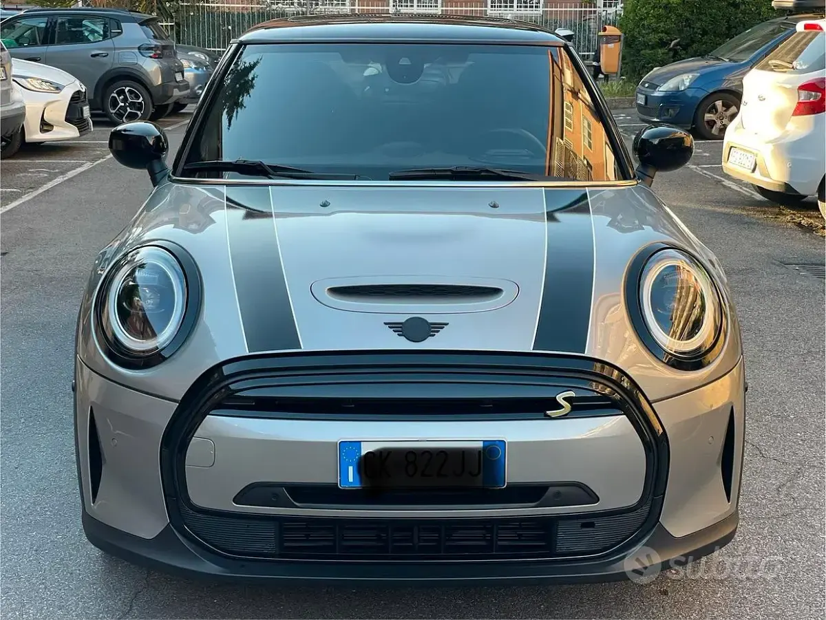 Usata Mini Cooper SE 75 kW (102 CV) 2023 Grigio Utilitaria