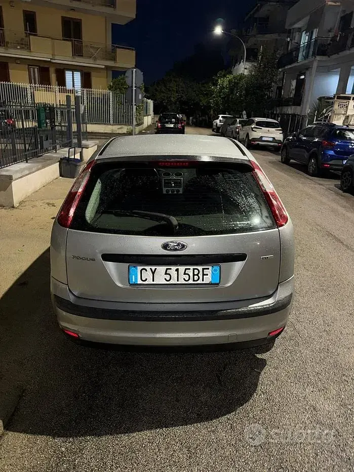 Usata Ford Focus 116 CV (85 kW) 2005 Grigio Berlina