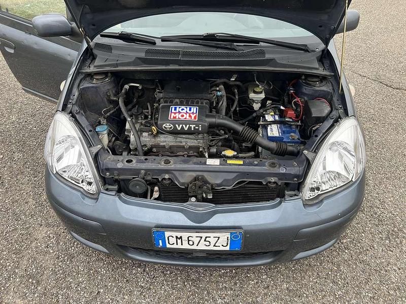 Usata Toyota Yaris 65 CV (47 kW) 2004 Utilitaria