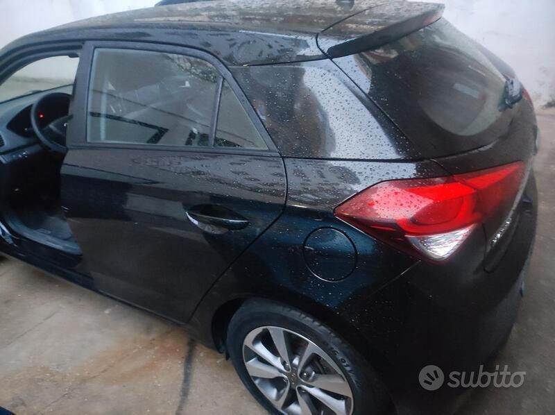 Usata Hyundai i20 78 CV (57 kW) 2016 Nero Utilitaria