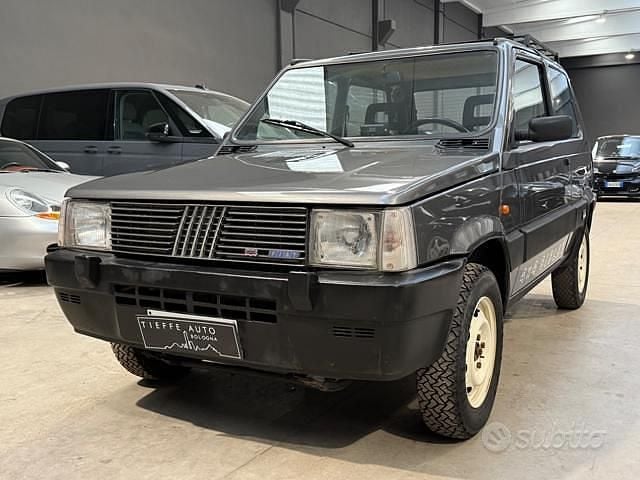Usata Fiat Panda 4x4 50 CV (36 kW) 1987 Grigio scuro metallizzato Utilitaria
