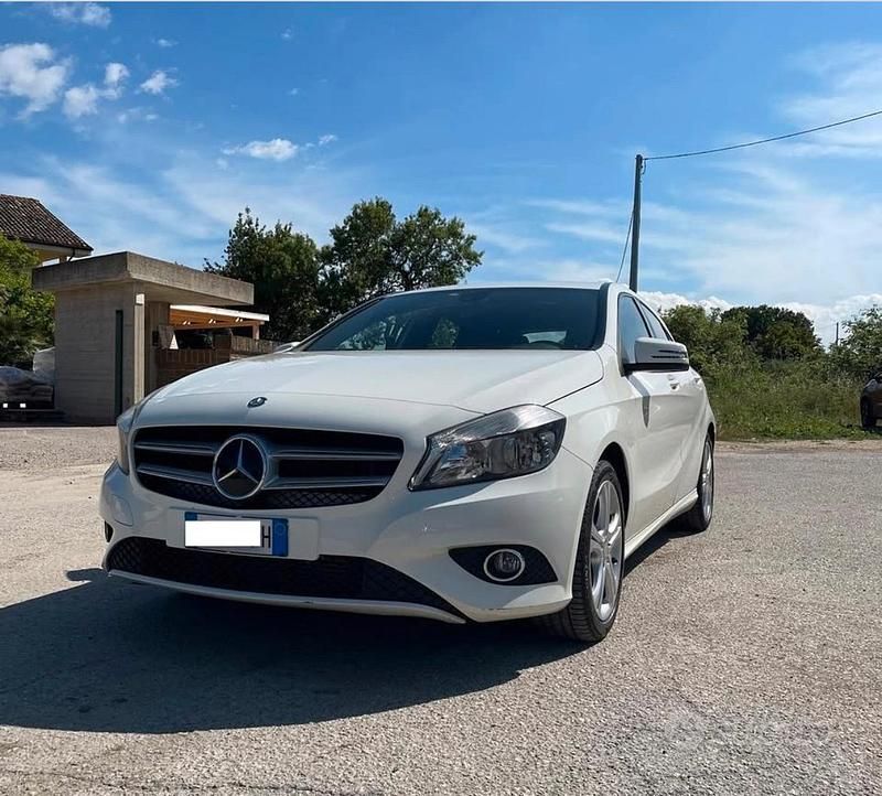 Bianco Usata 2013 Mercedes A180 Due volumi | 7990 € (Buon prezzo) - Immagine 1/4