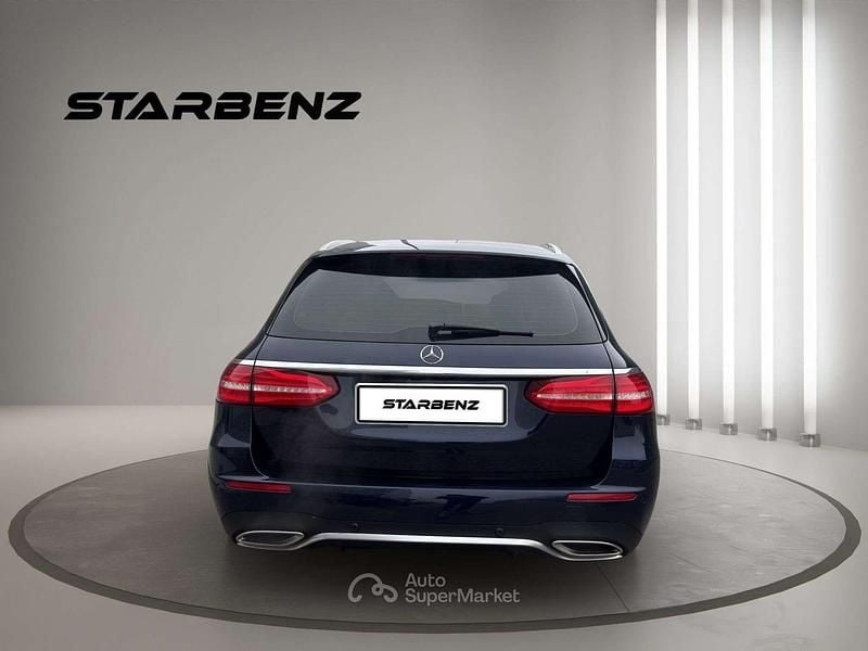Usata Mercedes E400 Premium Plus 333 CV (244 kW) 2018 Nero Station wagon
