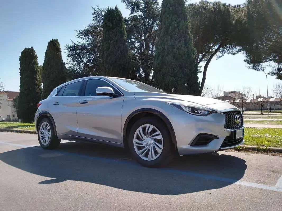 Usata Infiniti Q30 109 CV (80 kW) 2017 Argento