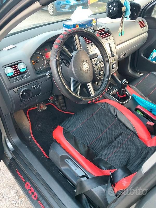 Usata VW Golf V 105 CV (77 kW) 2004 Grigio Utilitaria