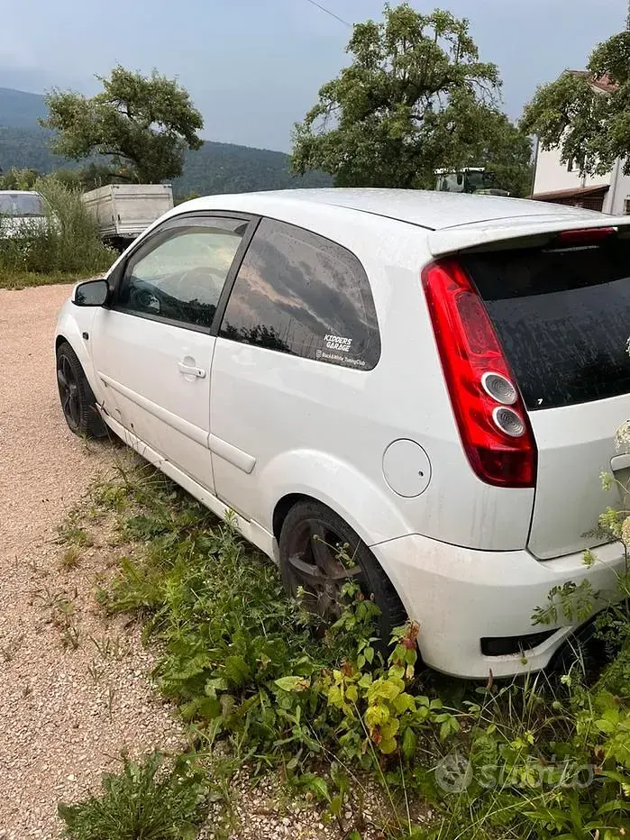 Usata Ford Fiesta ST 150 CV (110 kW) 2008 Bianco Utilitaria