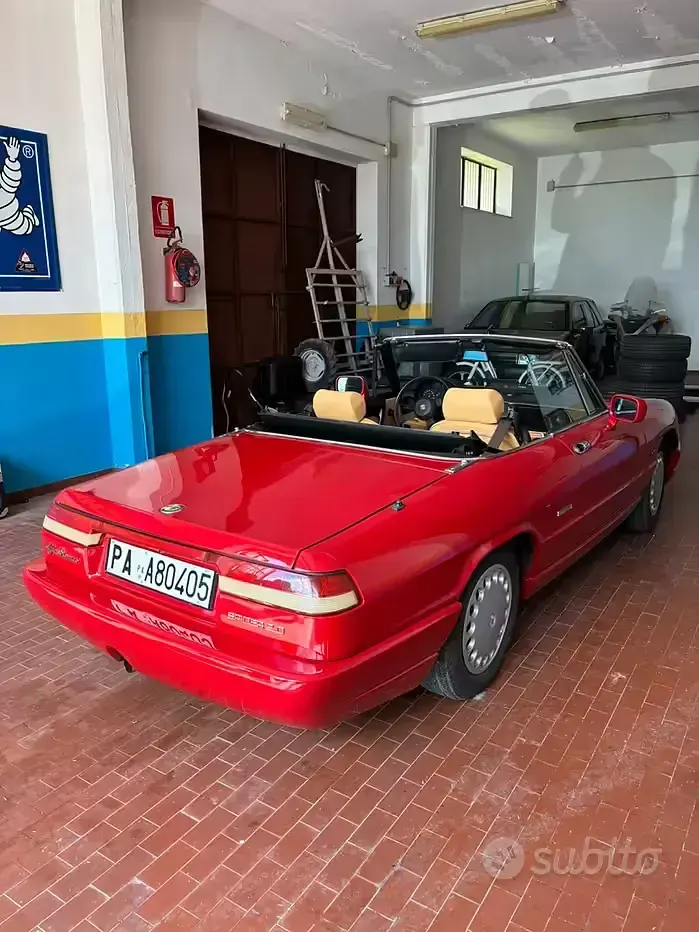 Usata Alfa Romeo Spider 106 CV (77 kW) 1991 Rosso Cabrio