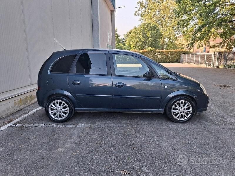 Usata Opel Meriva 101 CV (74 kW) 2009 Blu Monovolume