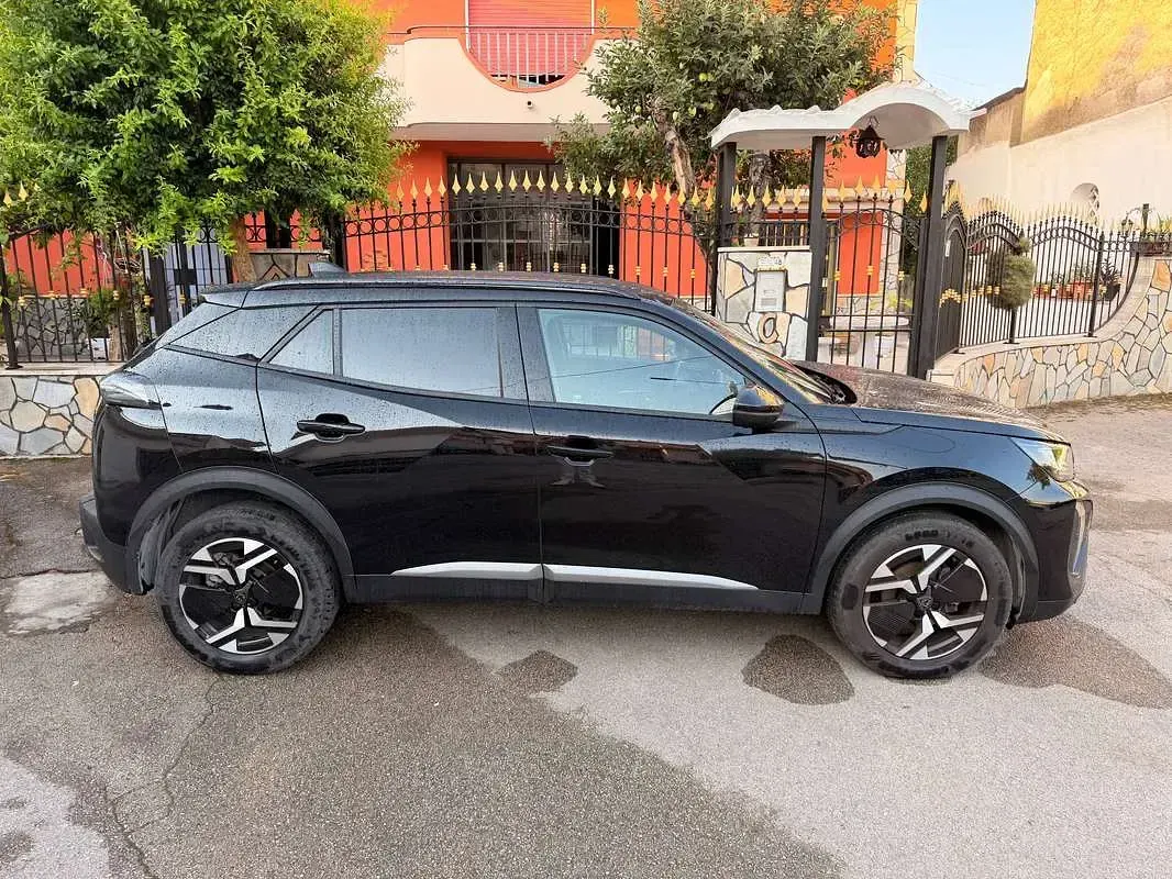 Usata Peugeot 2008 Active 102 CV (75 kW) 2024 Nero SUV