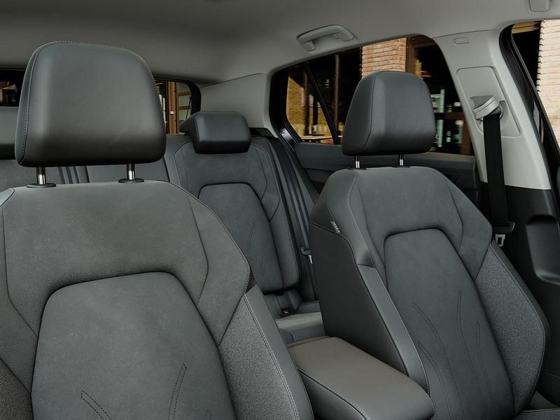 Nuova VW Golf VIII Edition 204 CV (150 kW) 2025 Grenadill black metallizzato Berlina