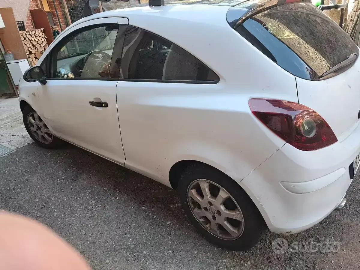 Usata Opel Corsa 85 CV (62 kW) 2013 Bianco Utilitaria