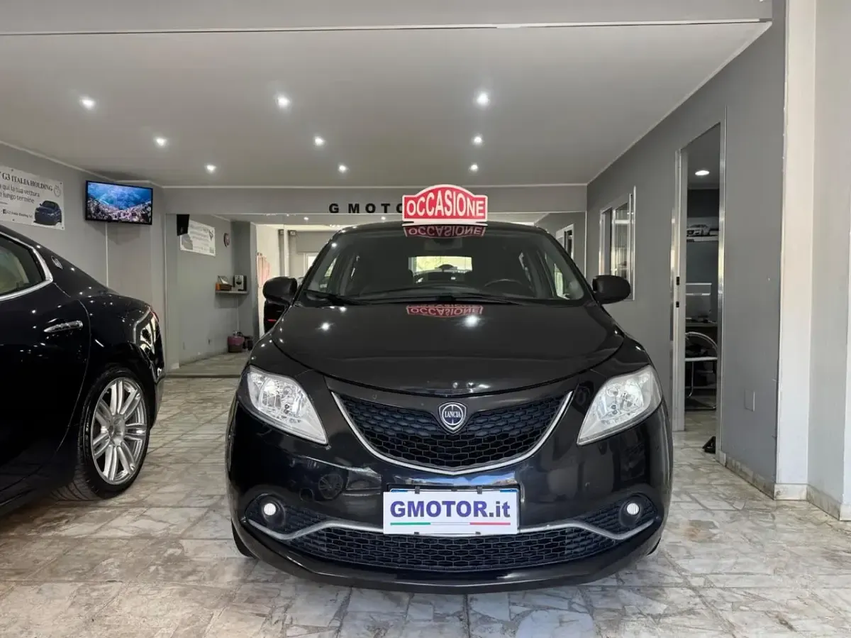 Usata Lancia Ypsilon Silver 95 CV (69 kW) 2016 Nero Utilitaria