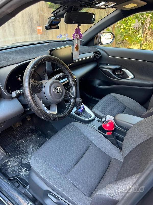 Usata Toyota Yaris Cross Trend 92 CV (67 kW) 2022 Grigio SUV