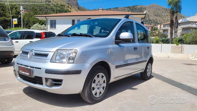Usata Fiat Panda Lounge 74 CV (54 kW) 2012 Grigio Utilitaria