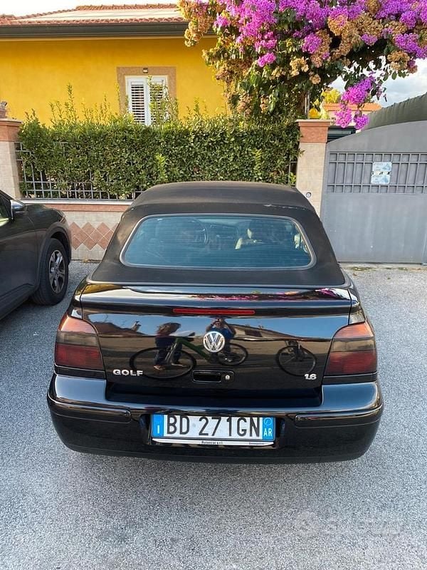 Usata VW Golf 101 CV (74 kW) 2019 Nero Cabrio