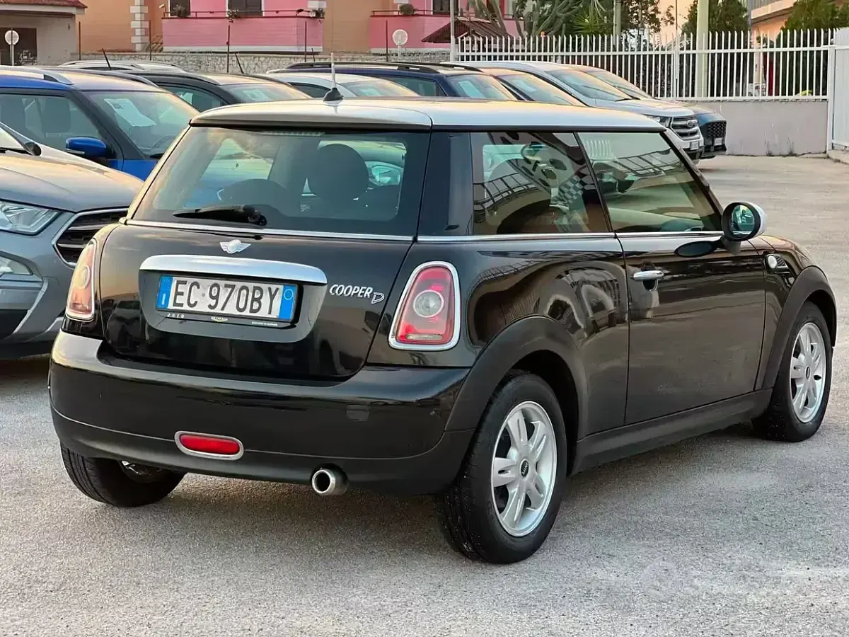 Usata Mini Cooper D 109 CV (80 kW) 2010 Nero Utilitaria