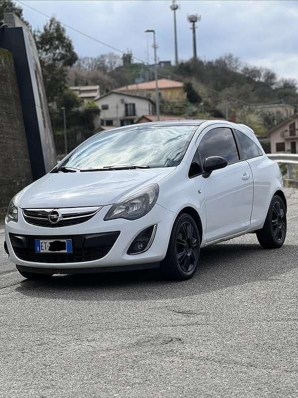 Usata Opel Corsa 86 CV (63 kW) 2014 Utilitaria