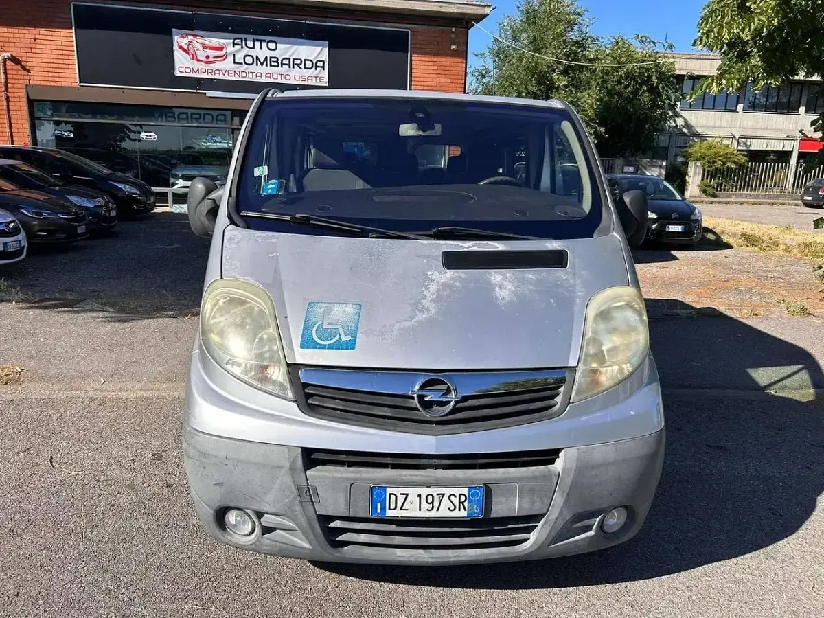 Usata Opel Vivaro 114 CV (83 kW) 2009 Grigio Monovolume