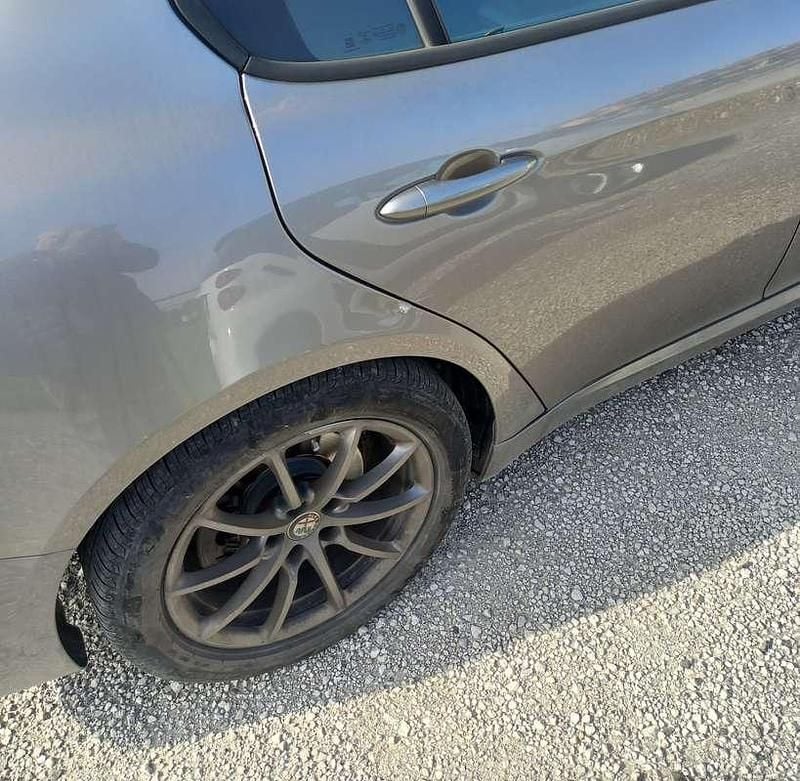 Usata Alfa Romeo Giulia 150 CV (110 kW) 2016 Grigio Berlina