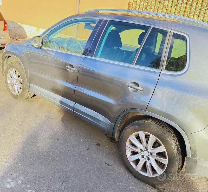 Usata VW Tiguan 140 CV (102 kW) 2011 Grigio SUV