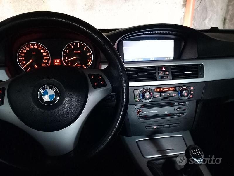 Usata BMW 330 Sport Line 258 CV (189 kW) 2005 Nero Berlina