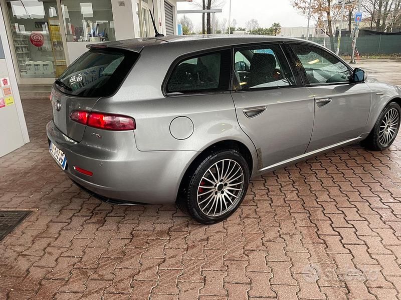 Usata Alfa Romeo 159 Progression 150 CV (110 kW) 2009 Grigio Station wagon