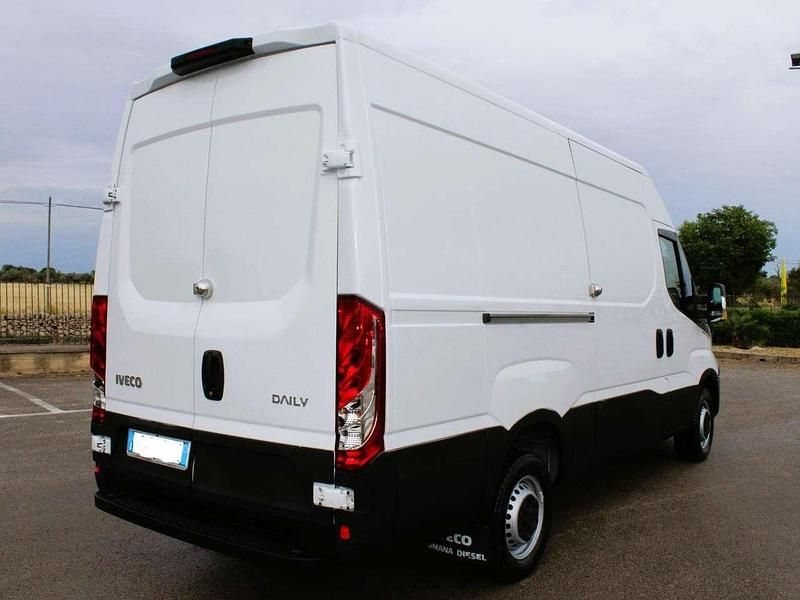 Usata Iveco 35.12 120 CV (88 kW) 2018 Bianco Furgone