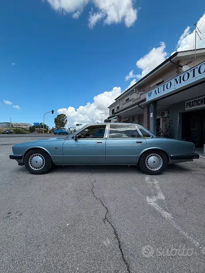 Usata Jaguar XJR 234 CV (172 kW) 1991 Bluazzurro Berlina