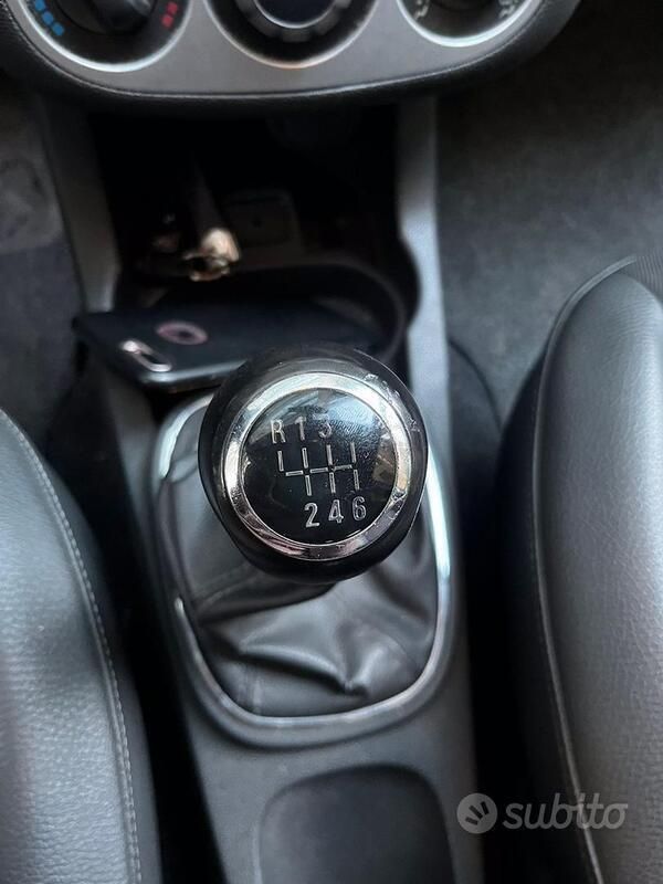 Usata Opel Corsa 2012 Grigio Berlina