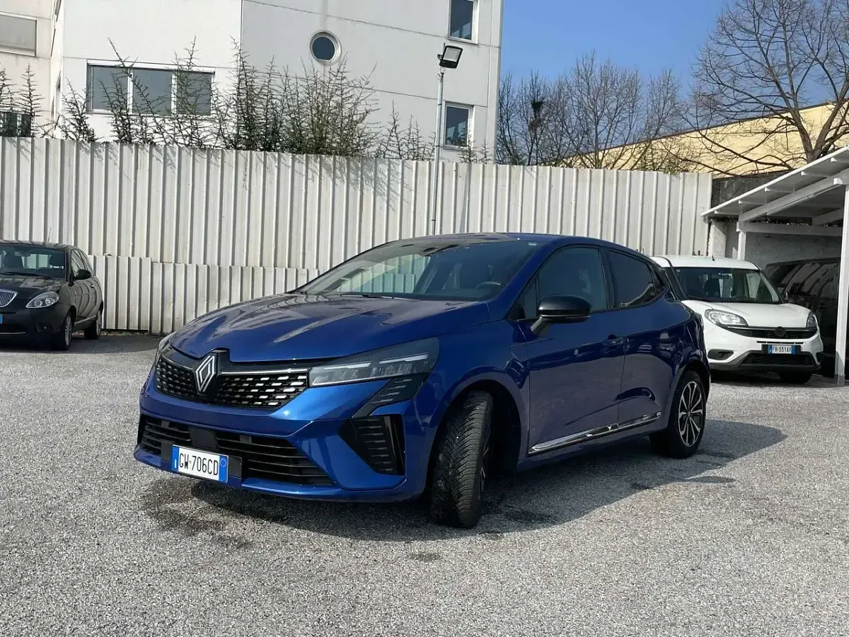 Usata Renault Clio V Techno 91 CV (66 kW) 2024 Blu/azzurro Berlina