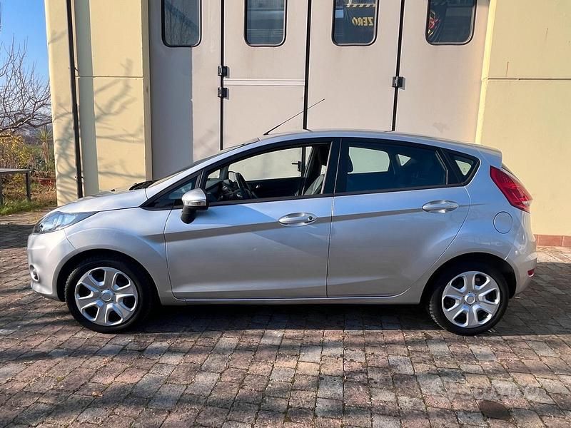 Usata Ford Fiesta 68 CV (50 kW) 2009 Grigio Berlina