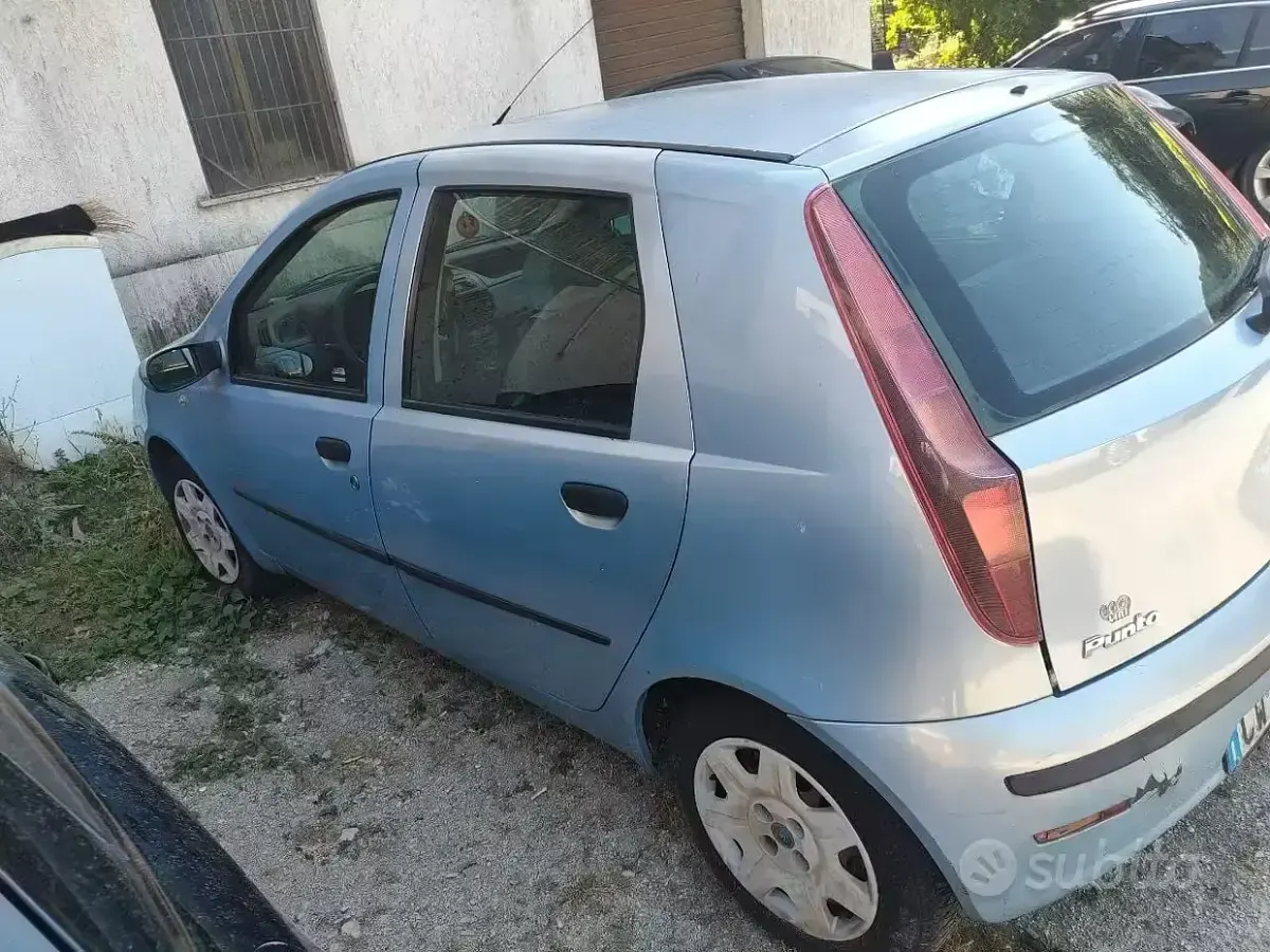 Usata Fiat Punto 80 CV (58 kW) 2005 Utilitaria