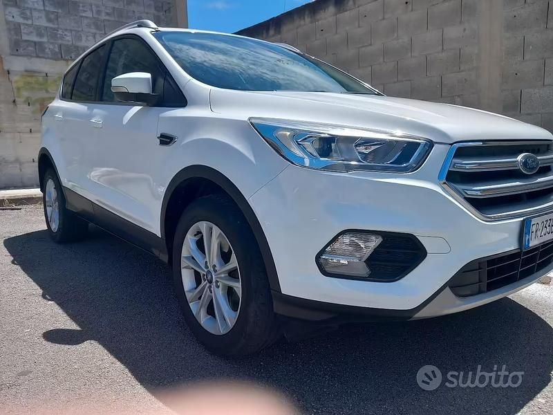 Usata Ford Kuga 120 CV (88 kW) 2018 Bianco SUV