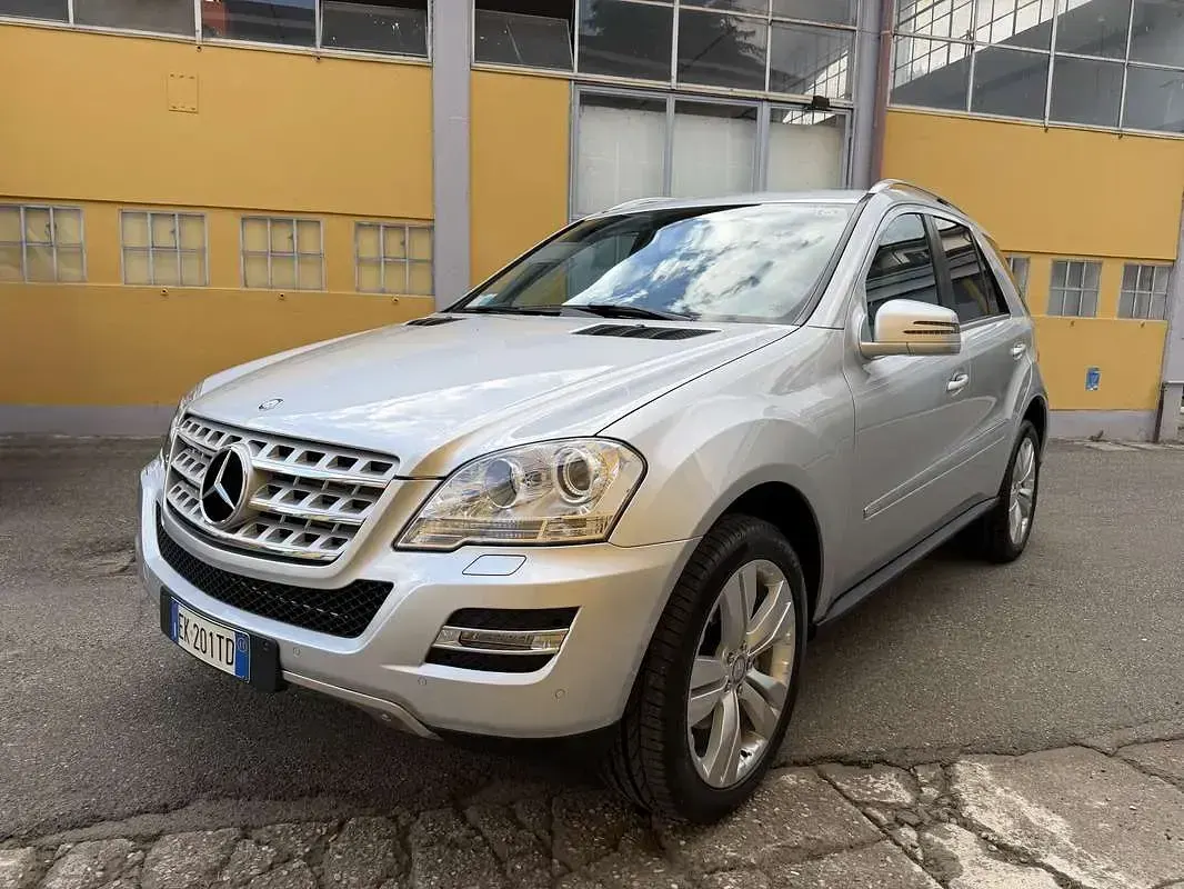 Usata Mercedes ML350 231 CV (169 kW) 2011 Argento SUV