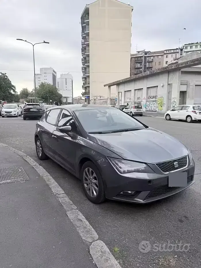 Usata Seat Leon 105 CV (77 kW) 2013 Grigio Berlina