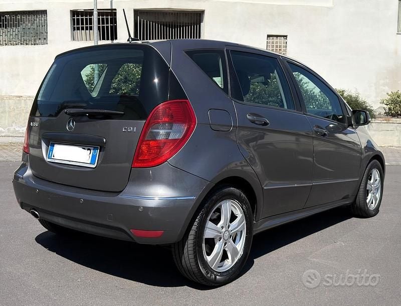 Usata Mercedes A180 Elegance 110 CV (80 kW) 2010 Grigio Monovolume