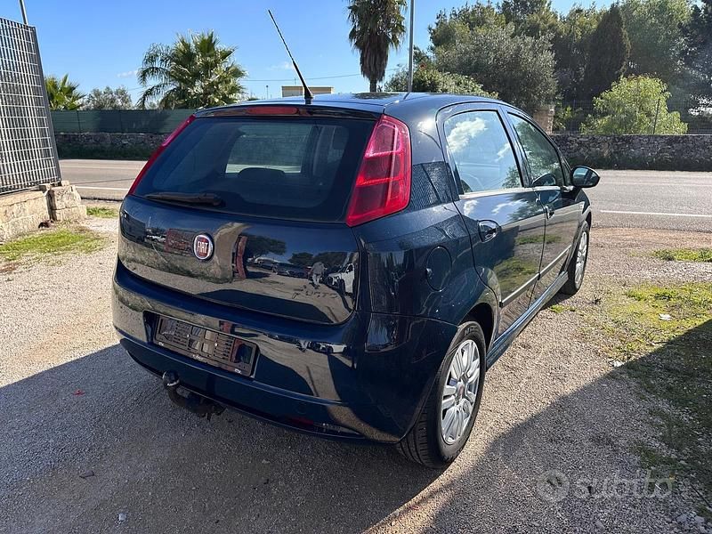 Usata Fiat Grande Punto 75 CV (55 kW) 2011 Blu Utilitaria