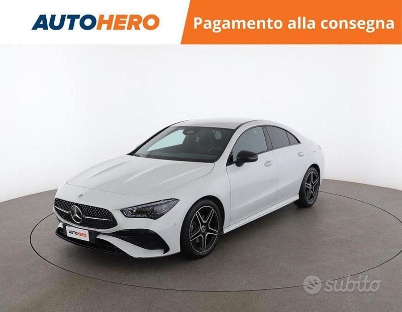 Bianco Usata 2023 Mercedes CLA180 AMG Line Premium Tre volumi | 35.099 € (Buon prezzo) - Immagine 1/2