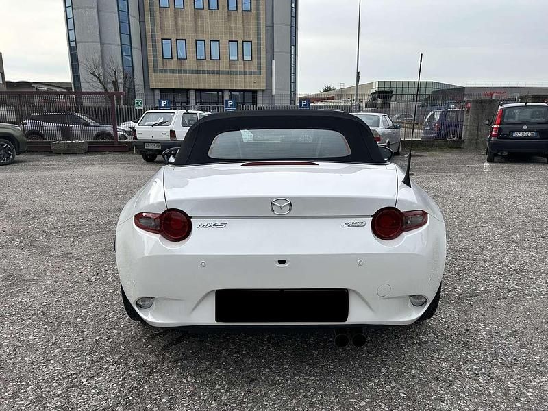 Usata Mazda MX5 Inclusive 184 CV (135 kW) 2018 Bianco Cabrio